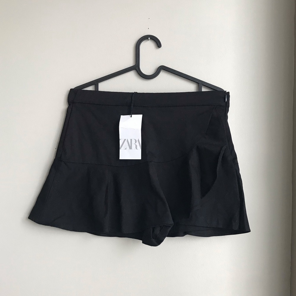 Zara | black ruffled skort